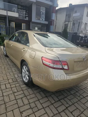 Toyota Camry 2011 Gold