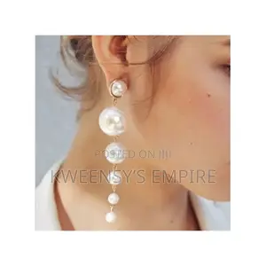 Women’S Elegant Cream Pearl Drop Earrings