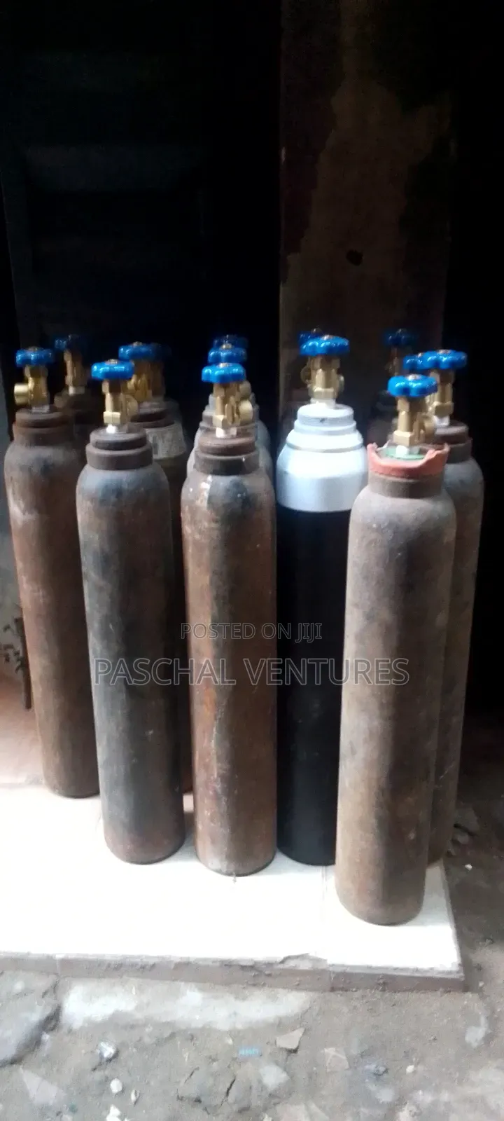 Oxygen Gas Cylinder