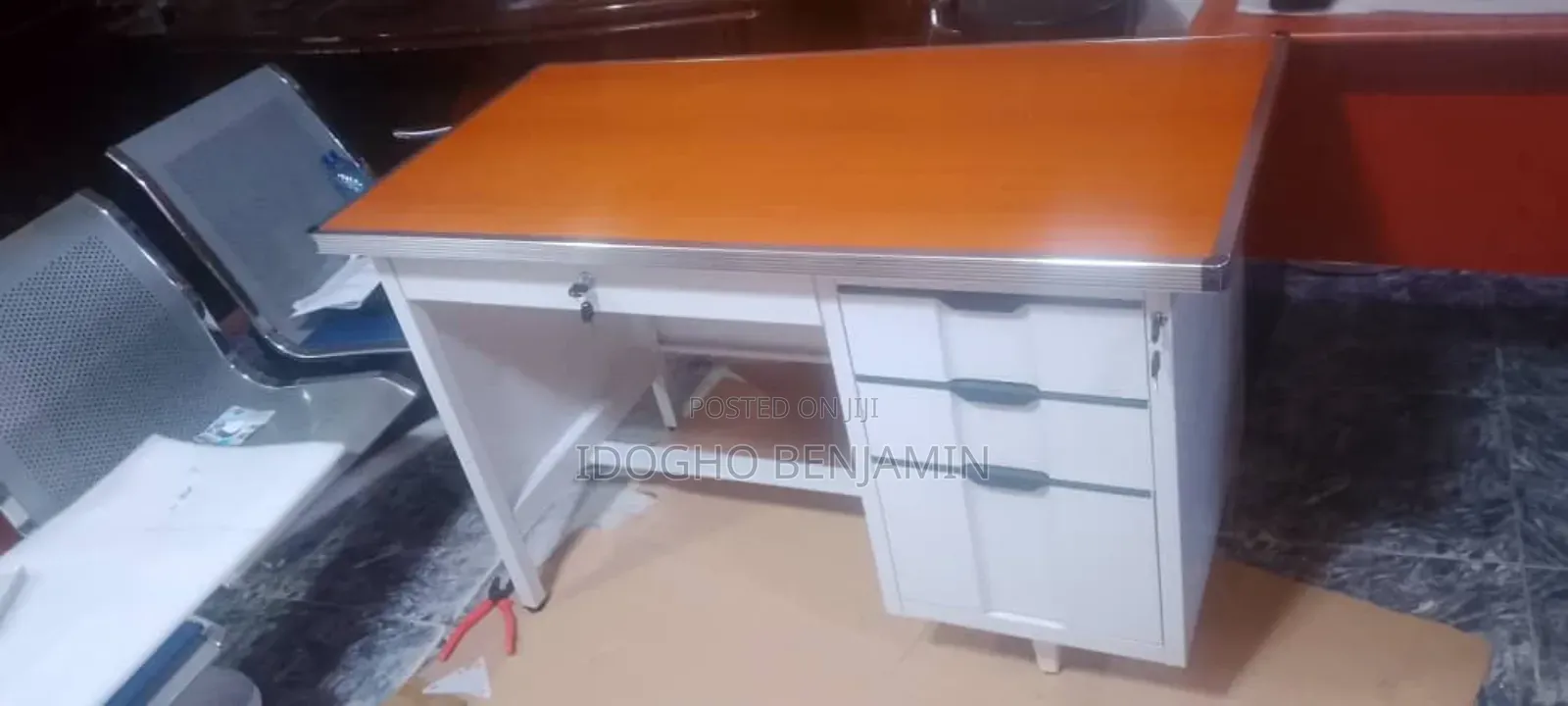 Quality Office Table ( 4 Feet's Steel )