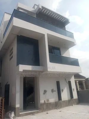 5bdrm Duplex in Secured Estate, Omole Phase 1 for sale
