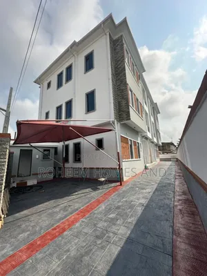 3bdrm Block of Flats in Secured Area, Surulere for sale