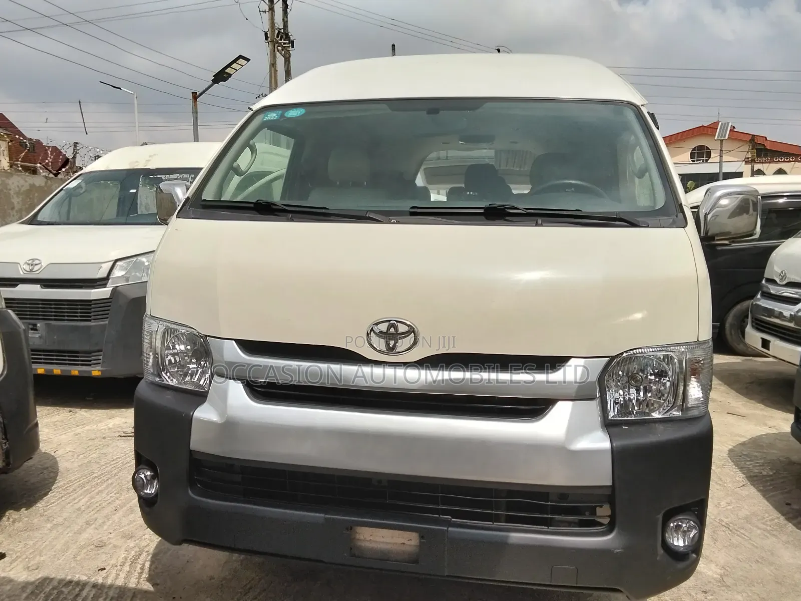 Toyota HiAce 2017 Brown