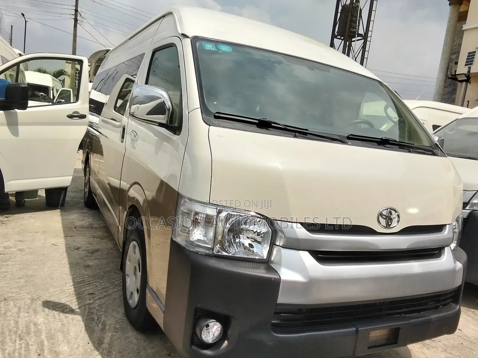 Toyota HiAce 2017 Brown