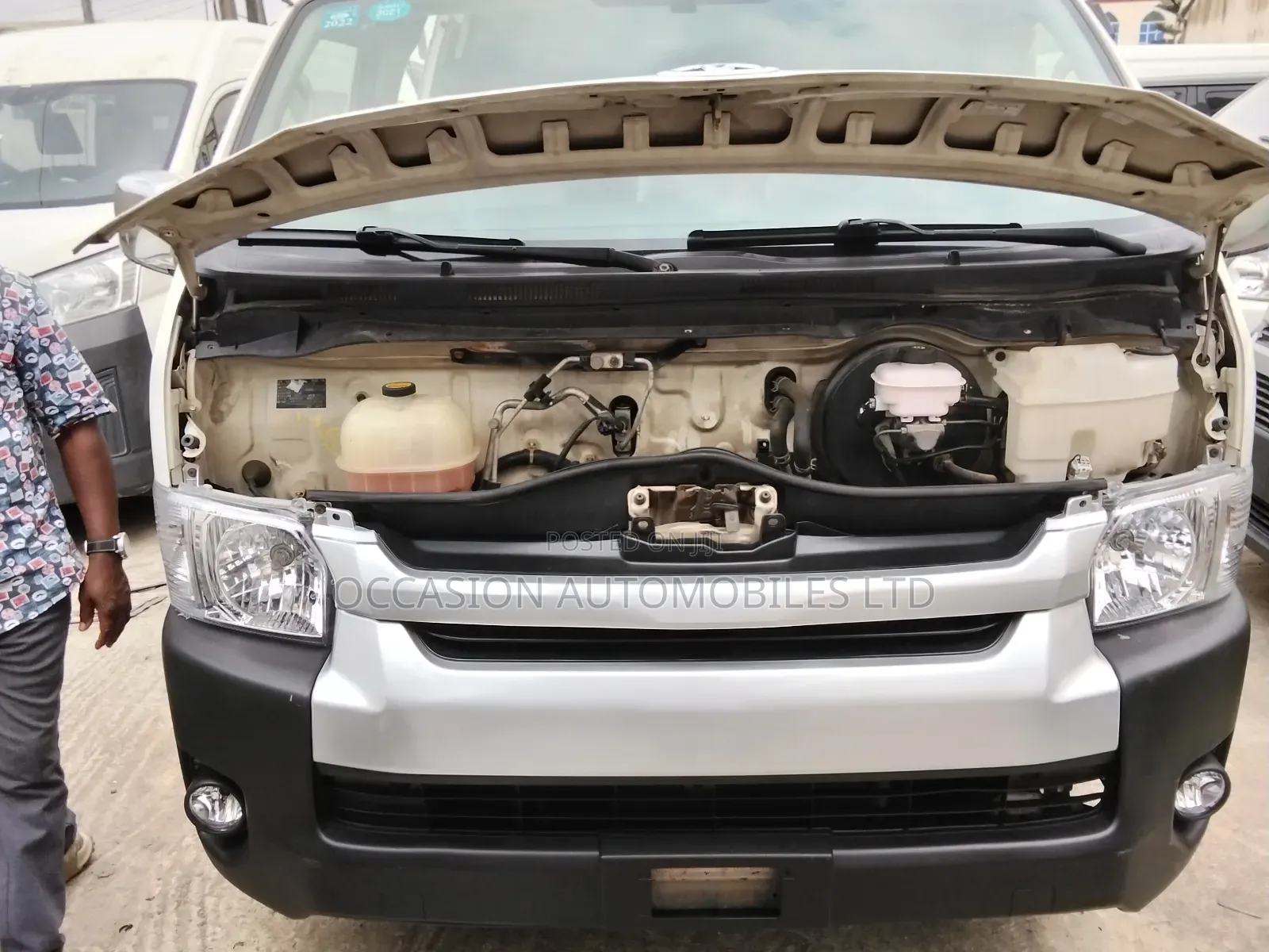 Toyota HiAce 2017 Brown