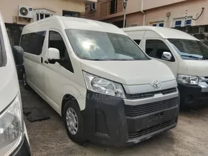 Toyota HiAce 2022 White