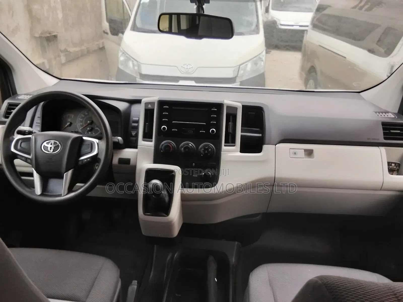 Toyota HiAce 2021 White