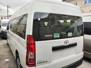 Toyota HiAce 2021 White