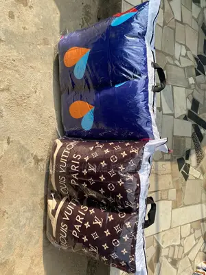6by6 Duvet Set (Bedsheet and 4 Pillowcases )