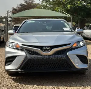 Toyota Camry SE (2.5L 4cyl 8A) 2019 Gray