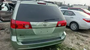 Toyota Sienna LE 2009 Green