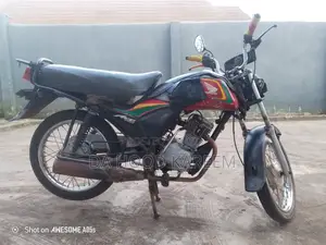 Honda CB 2011 Red