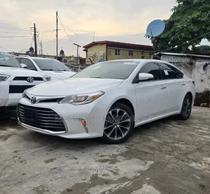 Toyota Avalon XLE Plus FWD Sedan (3.6L 6cyl 6A) 2016 White