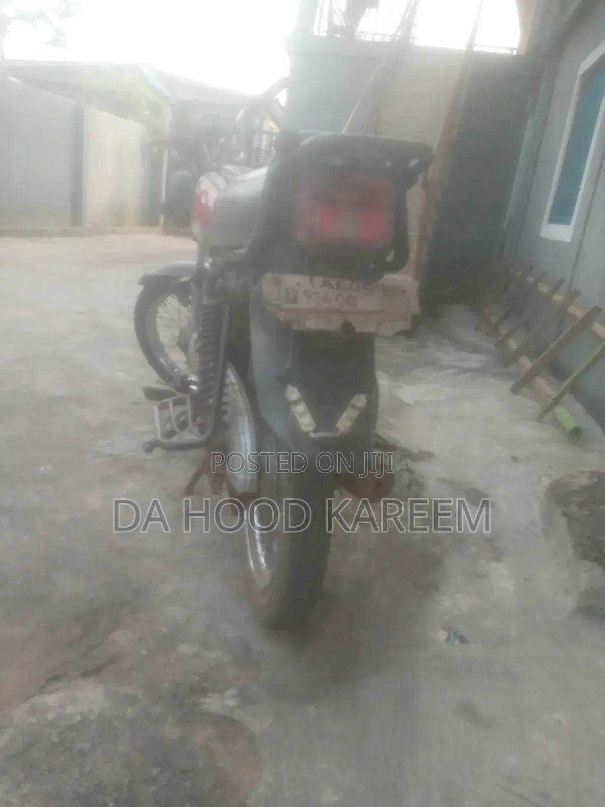Honda CB 2011 Red