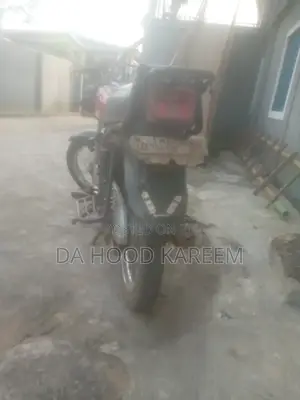 Honda CB 2011 Red