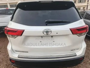 Toyota Highlander XLE 4x4 V6 (3.5L 6cyl 8A) 2017 White