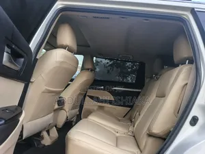 Toyota Highlander XLE 4x4 V6 (3.5L 6cyl 8A) 2017 White