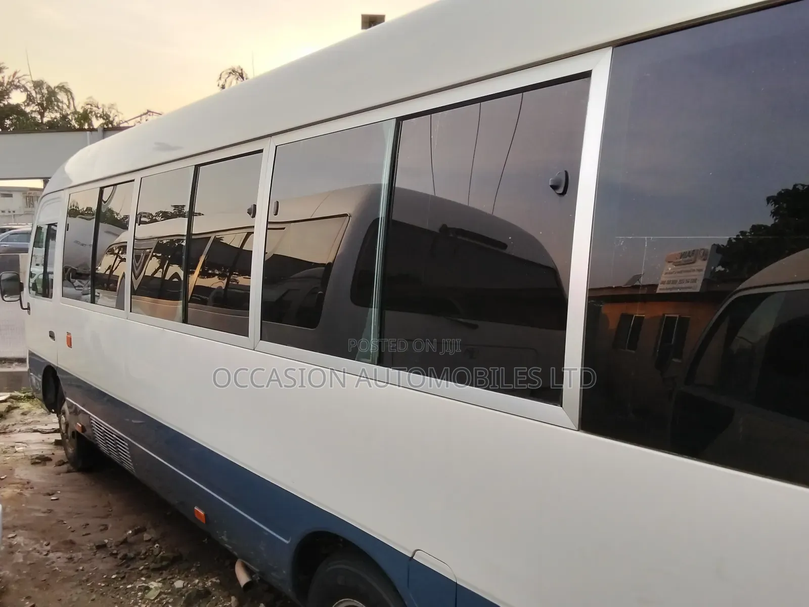 Toyota HiAce 2017 Blue