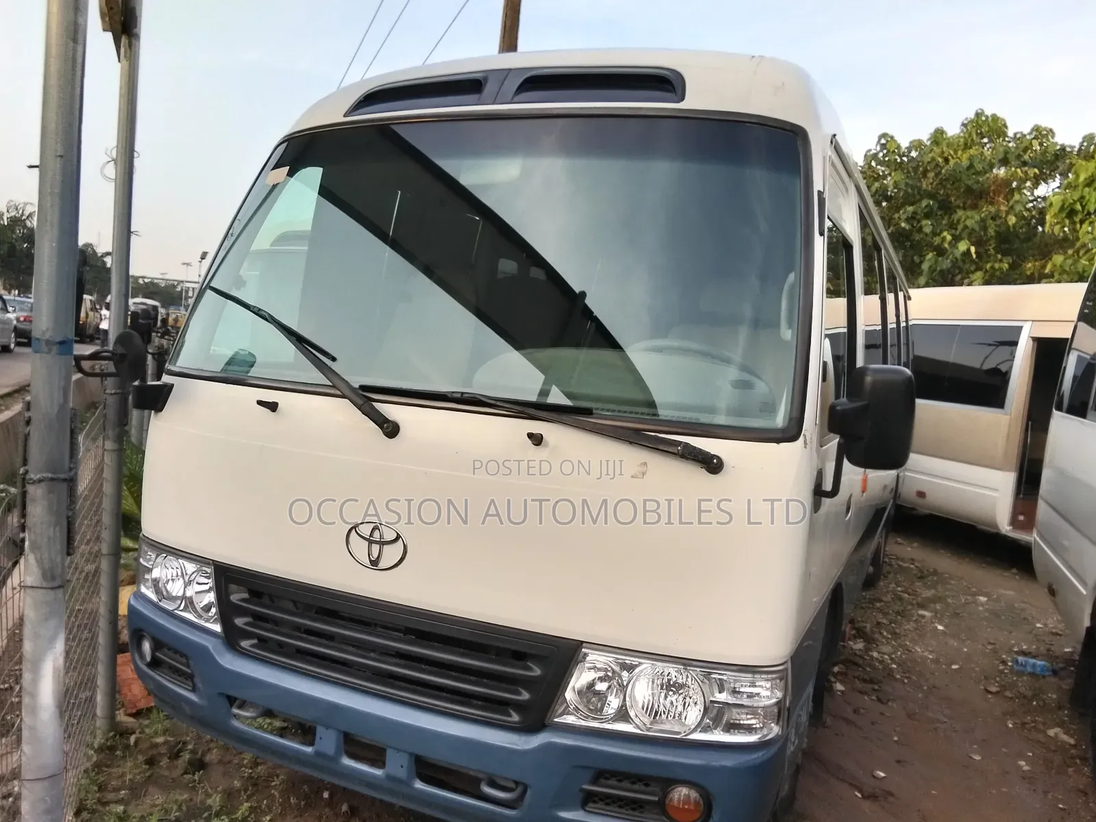 Toyota HiAce 2017 Blue