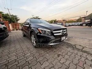 Mercedes-Benz GLA 250 2017 Black