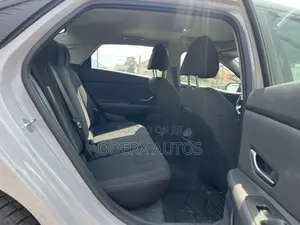 Hyundai Elantra SE 2021 Ivory