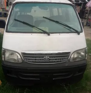 Toyota HiAce 2004 White