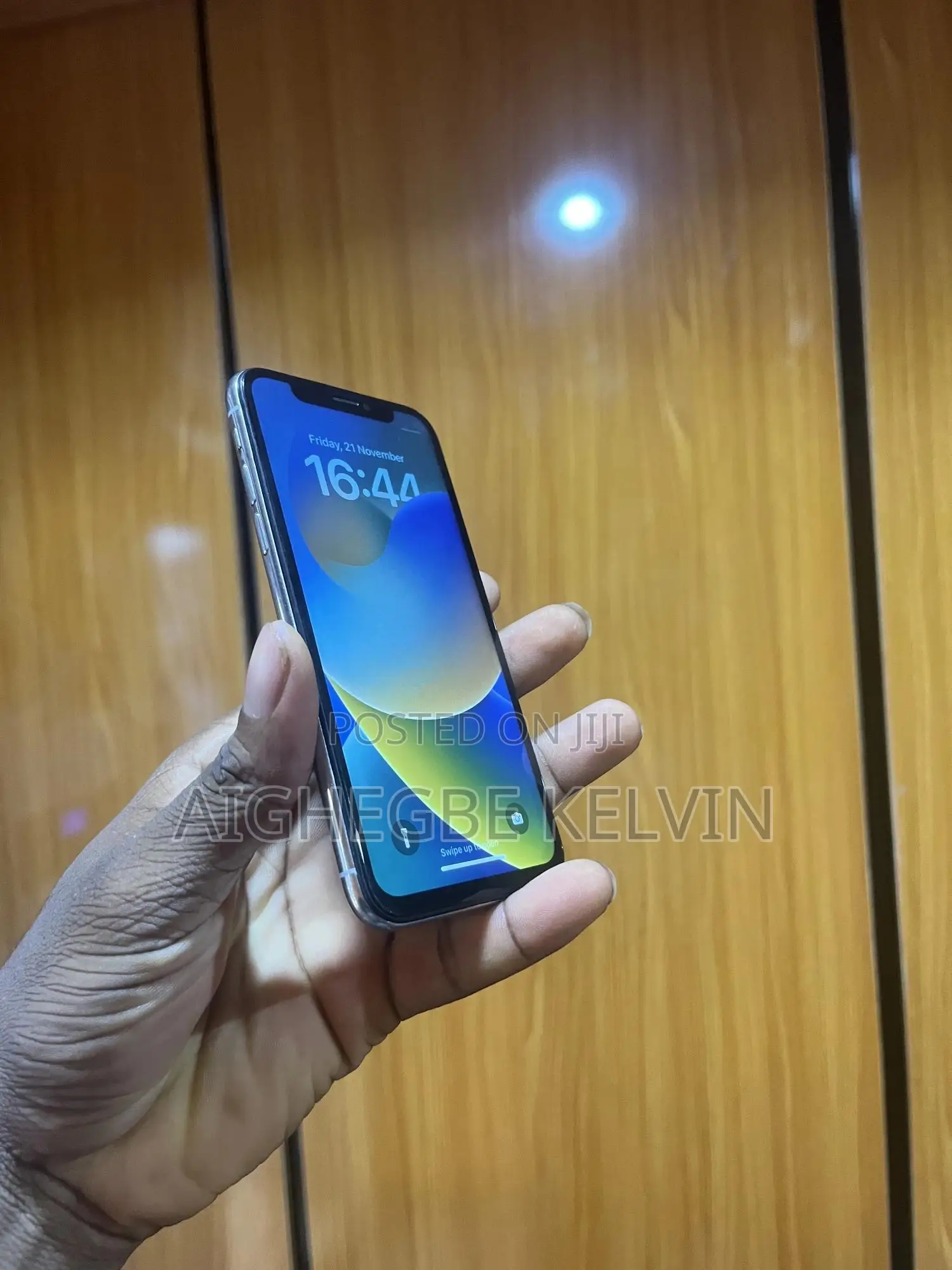 Apple iPhone X 64 GB White
