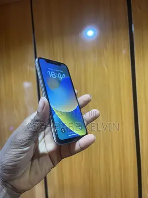 Apple iPhone X 64 GB White