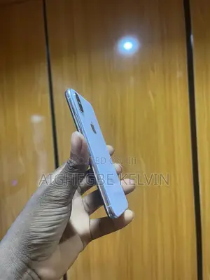 Apple iPhone X 64 GB White