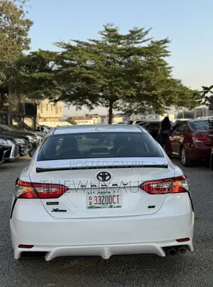 Toyota Camry SE (2.5L 4cyl 8A) 2019 White