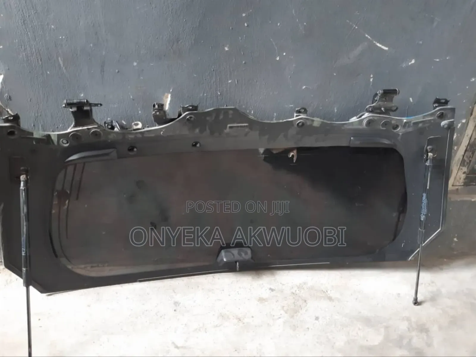 Lexus Ls 460 Boot Glass - Price: ₦ 75,000 on Jiji.ng [Mushin]
