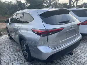Toyota Highlander 2022 Silver