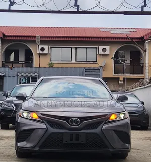 Toyota Camry SE FWD 2020 Gray
