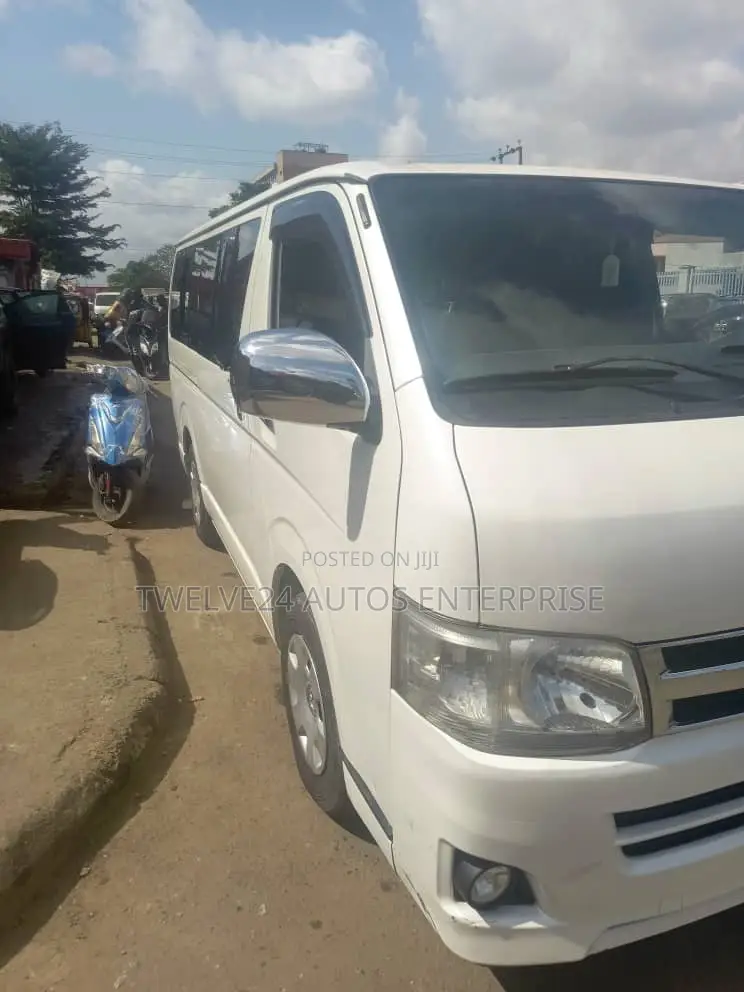 Toyota HiAce 2012 White
