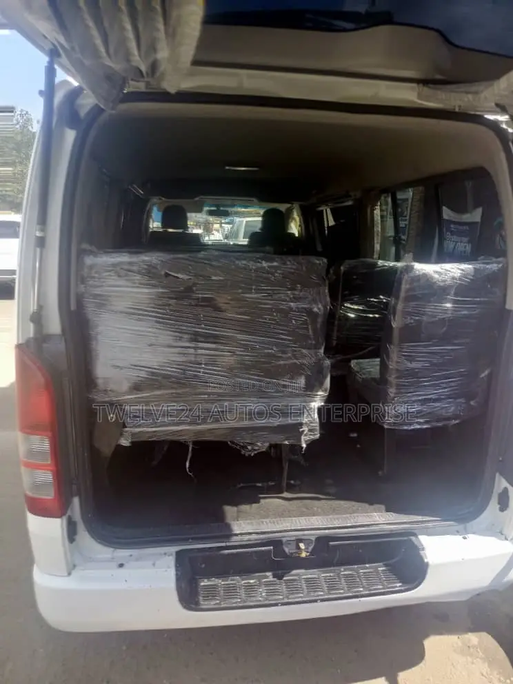 Toyota HiAce 2012 White
