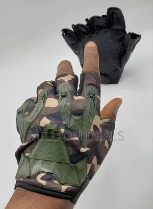 Stylish Ripped Camou Biker Gym Gloves