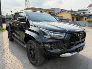 Toyota Hilux 2023 Black