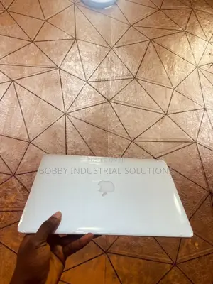 New Laptop Apple MacBook 2013 4GB Intel Core I5 HDD 128GB