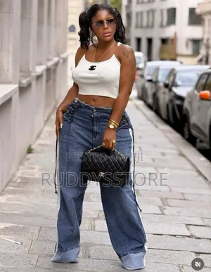 Trendy High-Waist Wide-Leg Jeans With Side Detail