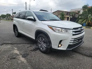 Toyota Highlander XLE 2019 Silver