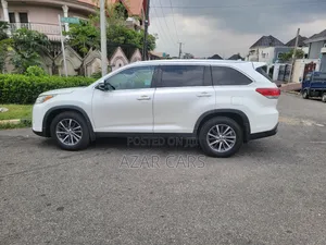 Toyota Highlander XLE 2019 Silver
