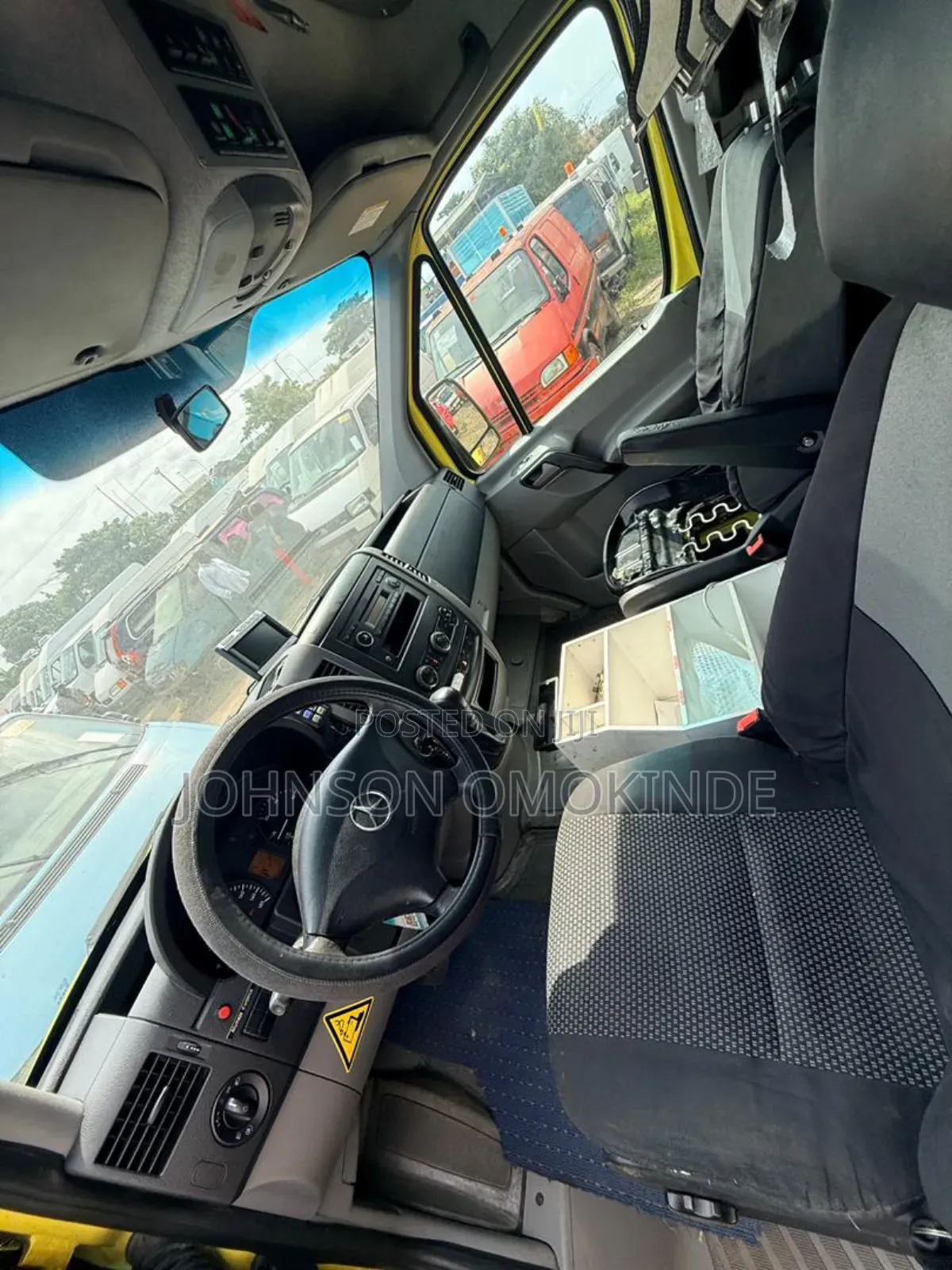 Mercedes-Benz Sprinter 2015 Yellow