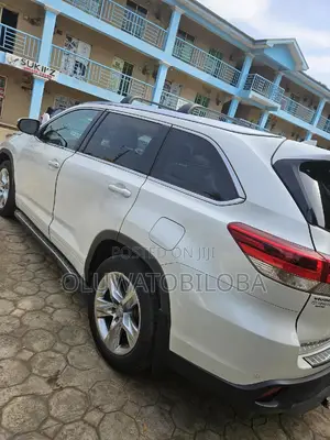 Toyota Highlander Limited V6 4x2 (3.5L 6cyl 6A) 2016 White