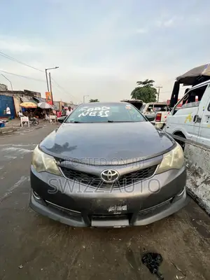 Toyota Camry SE 4dr Sedan (2.5L 4cyl 6A) 2013 Gray