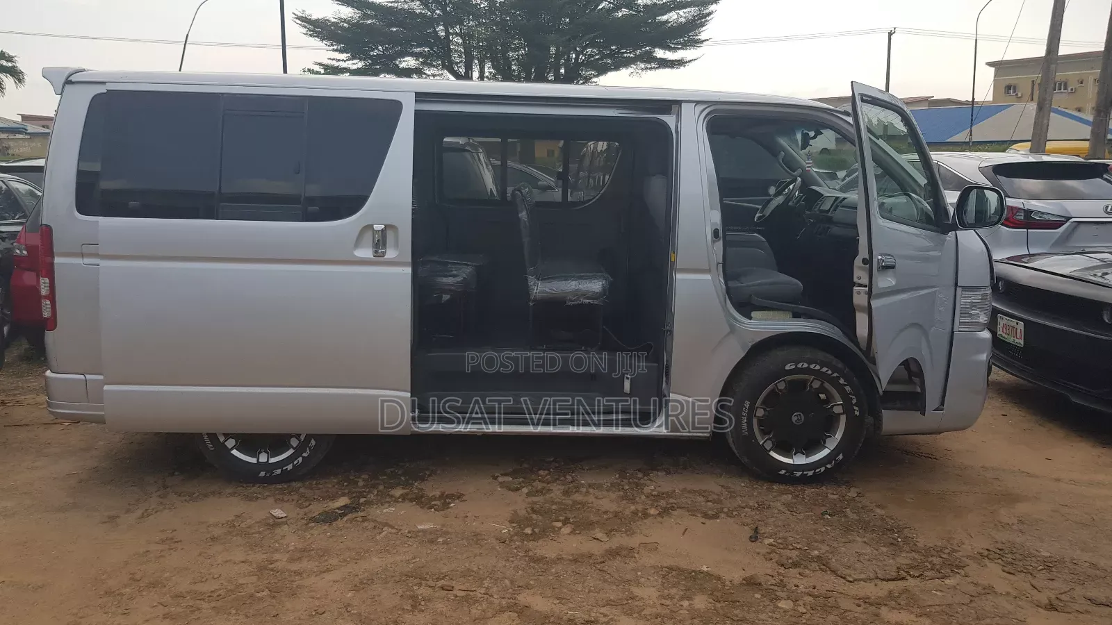 Toyota HiAce 2013 Silver