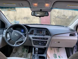 Hyundai Sonata SE 4dr Sedan (2.4L 4cyl 6A) 2015 Silver