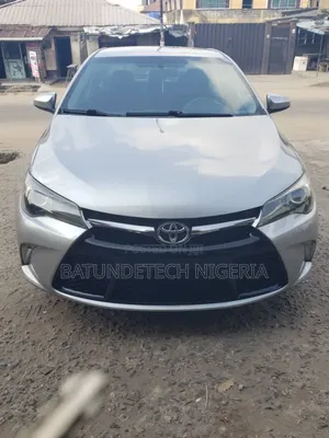 Toyota Camry SE w/Special Edition Pkg (2.5L 4cyl 6A) 2016 Silver
