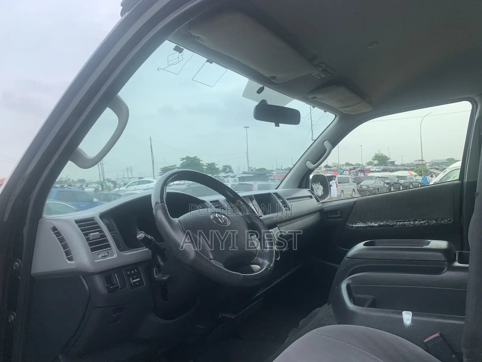 Toyota HiAce 2018 Black