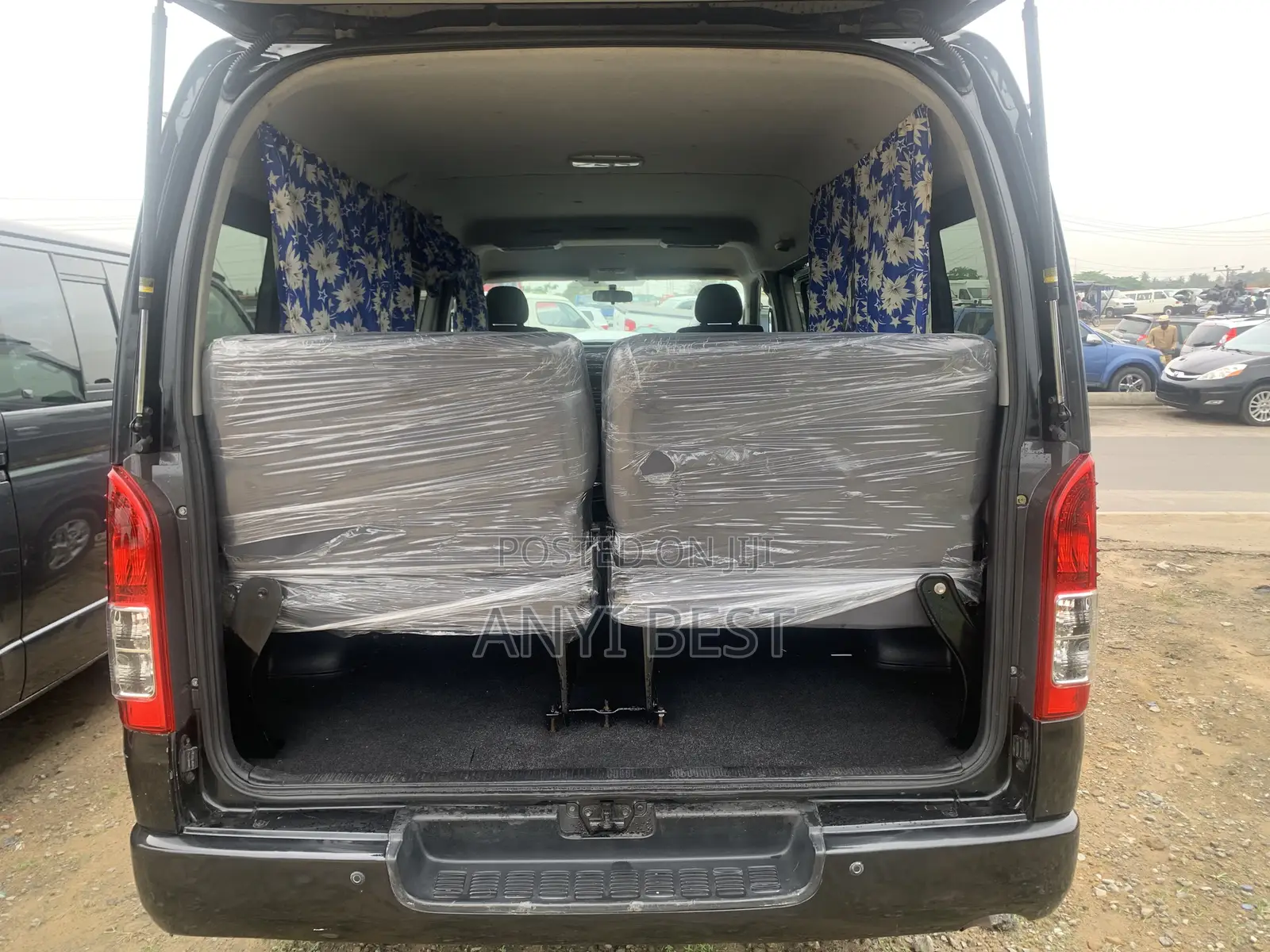 Toyota HiAce 2018 Black