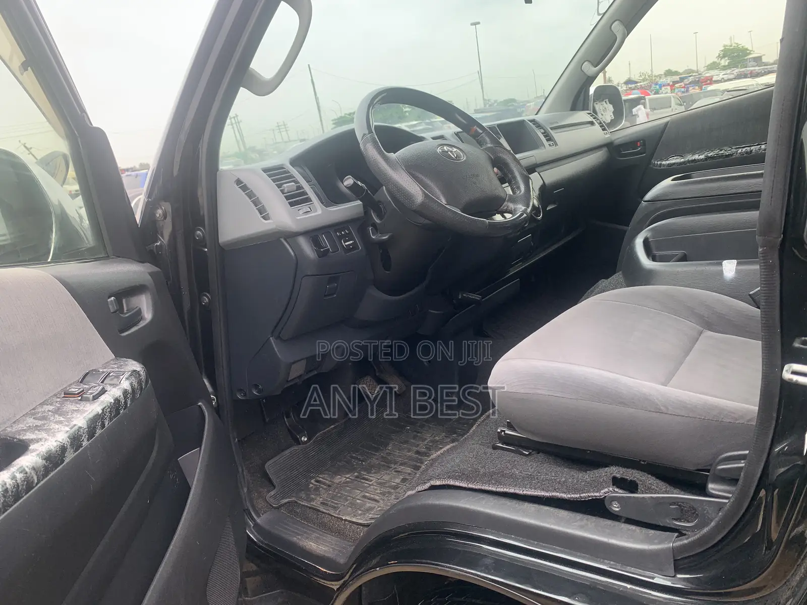 Toyota HiAce 2018 Black